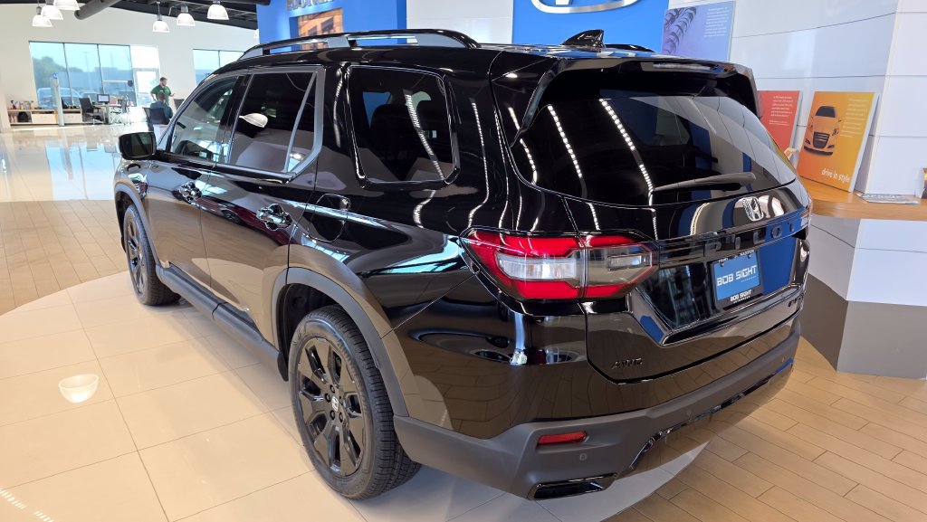 New 2026 Honda Pilot Black Edition image 3