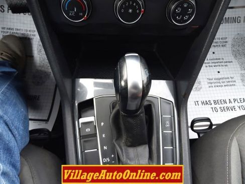 Used 2019 Volkswagen Tiguan S image 41