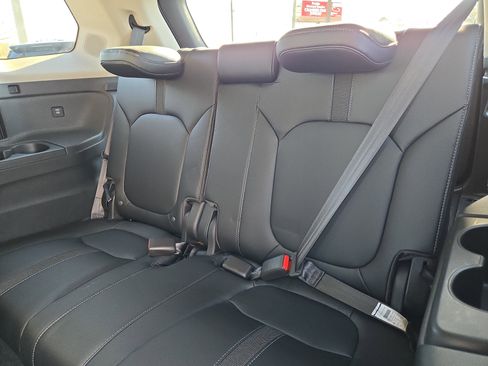 Used 2024 Honda Pilot Touring image 14