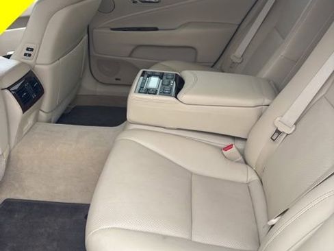 Used 2013 Lexus LS 460 L w/ Ultra Luxury Pkg image 8