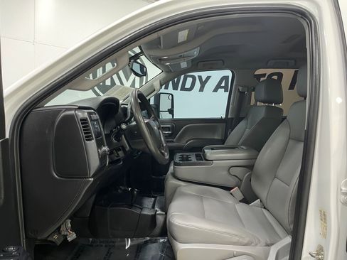 Used 2019 Chevrolet Silverado 2500 W/T AWD/4WD image 11