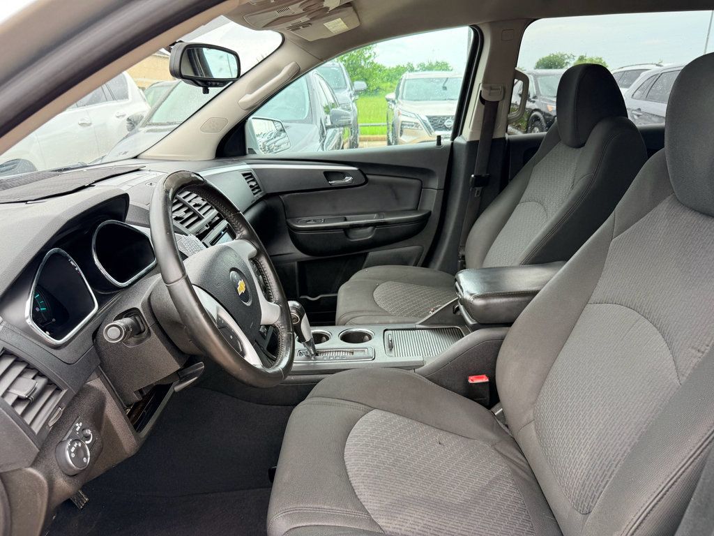 Used 2011 Chevrolet Traverse LT FWD image 15
