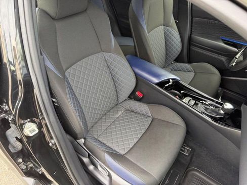 Used 2021 Toyota C-HR XLE FWD image 11