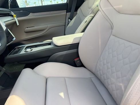 New 2025 Volvo EX90 Plus image 13