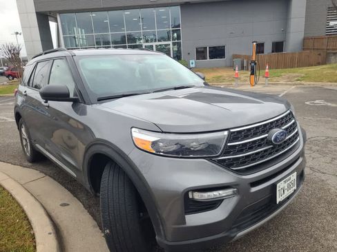 Used 2023 Ford Explorer XLT w/ Equipment Group 202A image 4