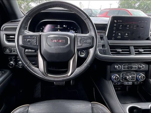 Used 2023 GMC Yukon XL AT4 w/ AT4 Premium Package AWD/4WD image 8