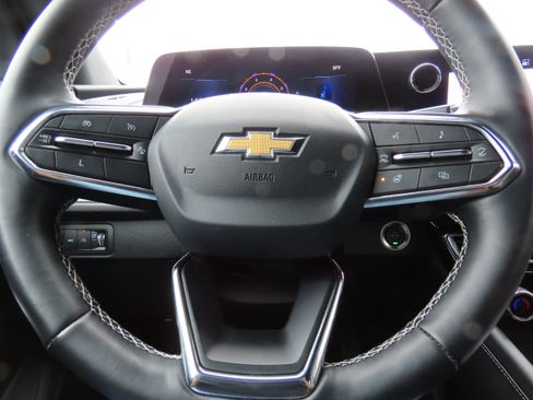 Used 2025 Chevrolet Traverse LT image 32