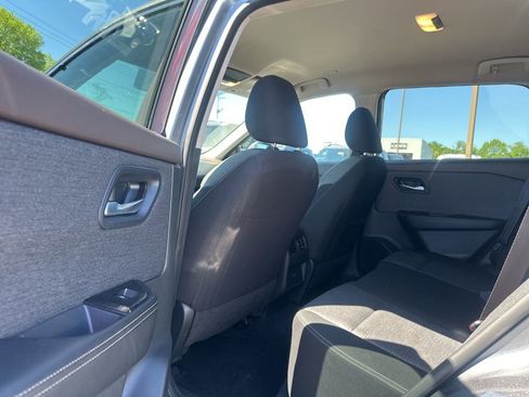 Used 2023 Nissan Rogue SV AWD/4WD image 17
