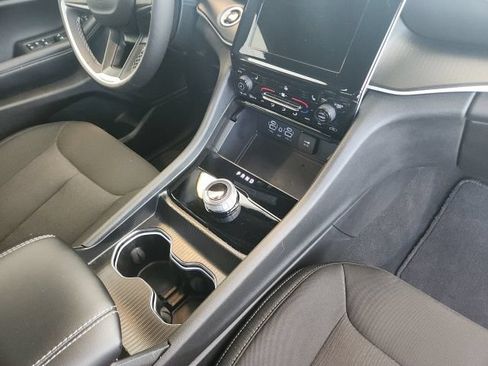 Certified 2025 Jeep Grand Cherokee Laredo X w/ Luxury Tech Group I RWD image 17
