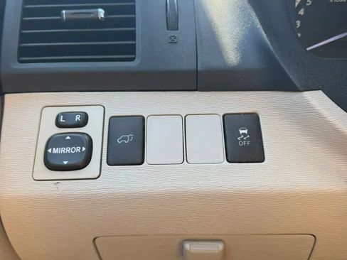 Used 2012 Toyota Venza XLE FWD image 30