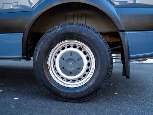 Used 2018 Mercedes-Benz Sprinter 2500 image 12