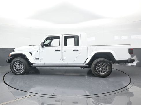 New 2026 Jeep Gladiator Sport image 3