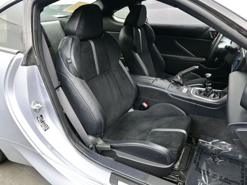 Used 2023 Toyota GR86 Premium w/ ALL Weather Mat Package (TMS) image 13