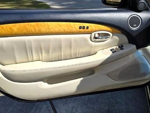 Used 2002 Lexus SC 430 Convertible image 38