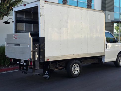 Used 2017 Chevrolet Express 3500 RWD image 5