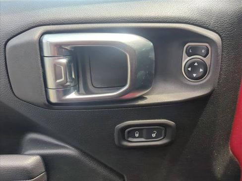Used 2025 Jeep Wrangler Unlimited Rubicon w/ Steel Bumper Group AWD/4WD image 11