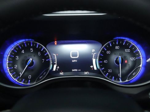 Used 2024 Chrysler Pacifica Touring-L image 24