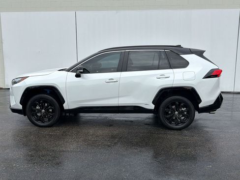 Used 2023 Toyota RAV4 XSE AWD/4WD image 2