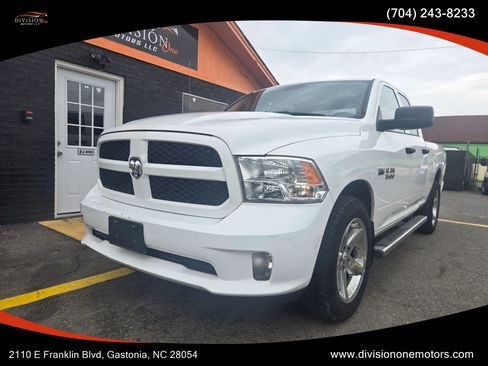 Used 2017 RAM 1500 Express AWD/4WD image 1