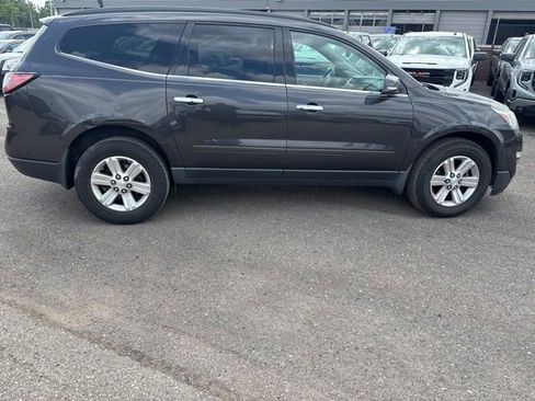Used 2014 Chevrolet Traverse LT FWD image 2
