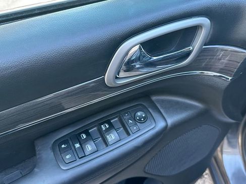 Used 2018 Jeep Grand Cherokee Overland image 19