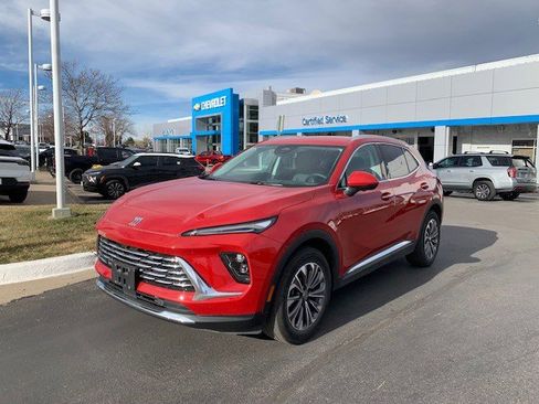 Certified 2025 Buick Envision Preferred image 3