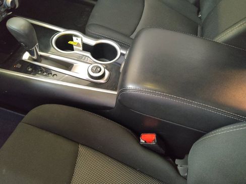 Used 2020 Nissan Pathfinder S image 26