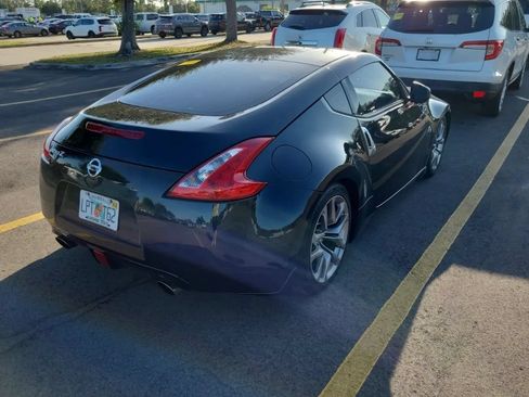 Used 2014 Nissan 370Z Coupe RWD image 3
