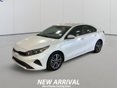Used 2022 Kia Forte LXS FWD image 1