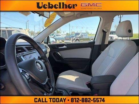 Used 2021 Volkswagen Tiguan SE w/ Panoramic Sunroof Package FWD image 25