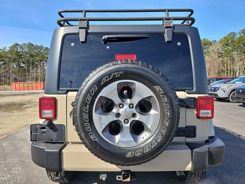 Used 2016 Jeep Wrangler Unlimited Sahara image 15