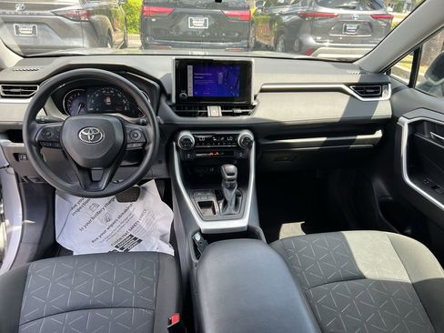 Used 2024 Toyota RAV4 XLE FWD image 31