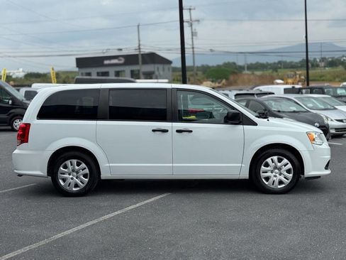 Used 2019 Dodge Grand Caravan SE w/ UConnect Hands-Free Group image 44