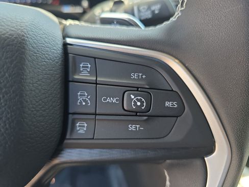 Used 2024 Jeep Grand Cherokee Altitude image 20