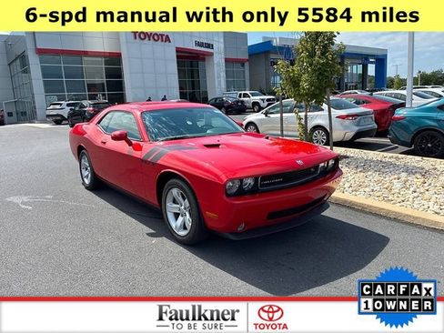 Used 2010 Dodge Challenger R/T RWD image 1