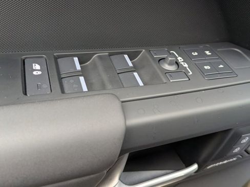 Used 2025 Land Rover Defender 110 S image 7