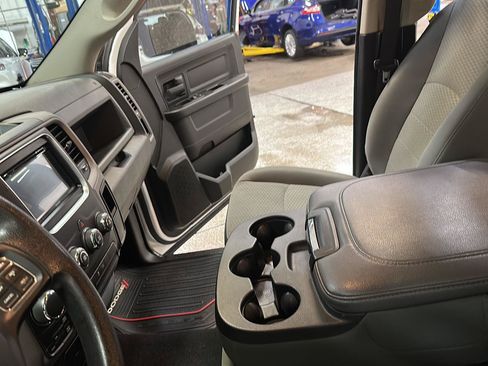 Used 2016 RAM 1500 Express AWD/4WD image 25