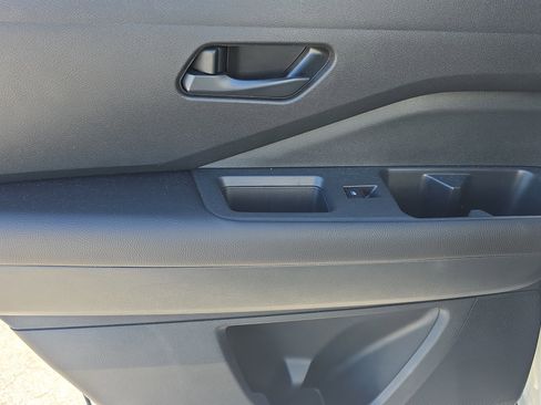 Used 2024 Nissan Pathfinder SV image 13