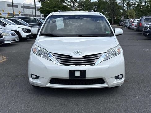 Used 2017 Toyota Sienna XLE FWD image 6