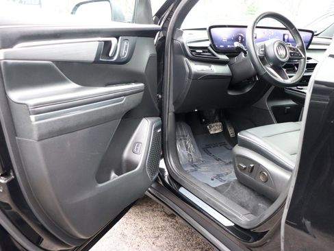 Used 2025 Buick Enclave Preferred image 10