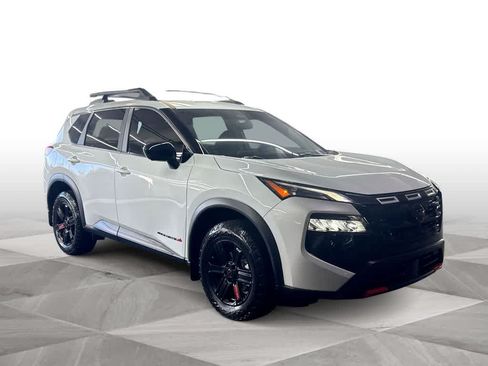 Used 2025 Nissan Rogue SV AWD/4WD image 2