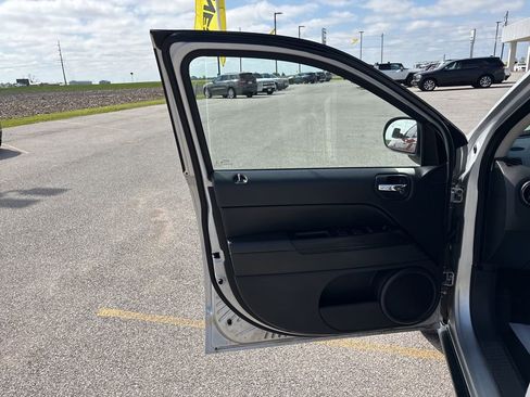 Used 2014 Jeep Compass Sport FWD image 24