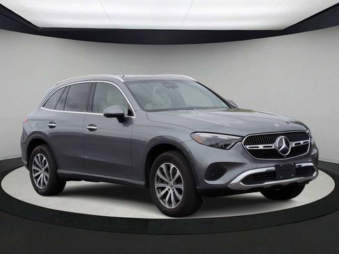 Used 2023 Mercedes-Benz GLC 300 4MATIC image 2
