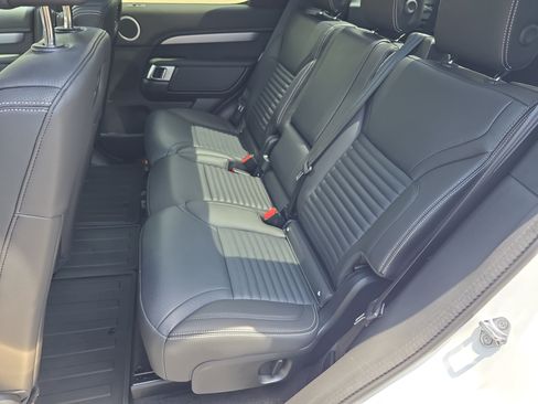 Certified 2025 Land Rover Discovery Dynamic SE AWD/4WD image 14