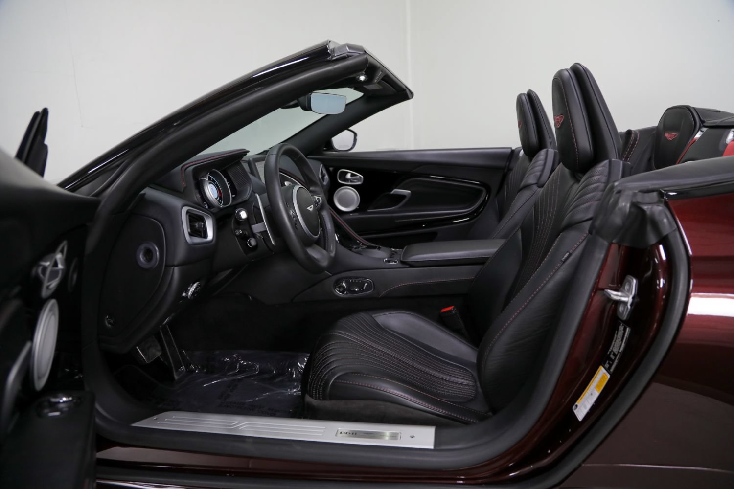 Used 2019 Aston Martin DB11 Volante RWD image 44