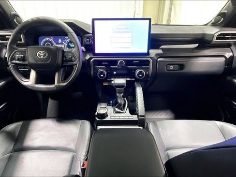 Used 2025 Toyota 4Runner Limited AWD/4WD image 15