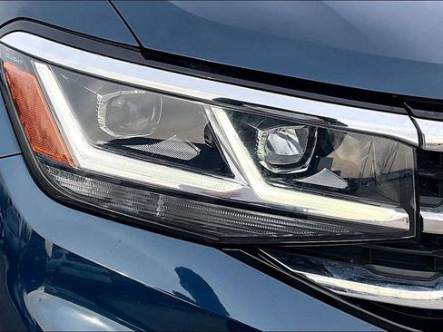 Used 2022 Volkswagen Atlas Cross Sport SEL R-Line w/ Cross Sport MDO Package image 29