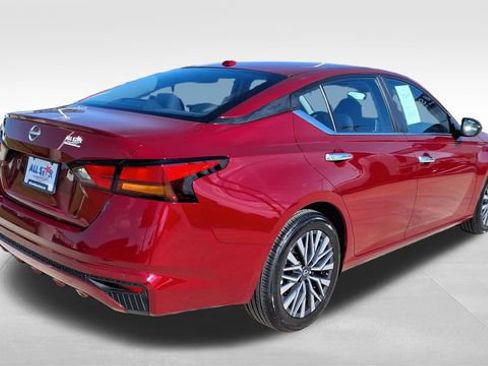 Used 2025 Nissan Altima 2.5 SV image 8