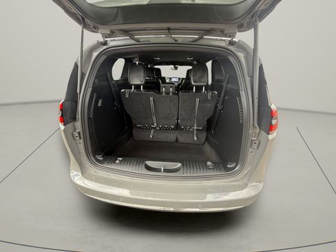Used 2025 Chrysler Pacifica Select FWD image 13