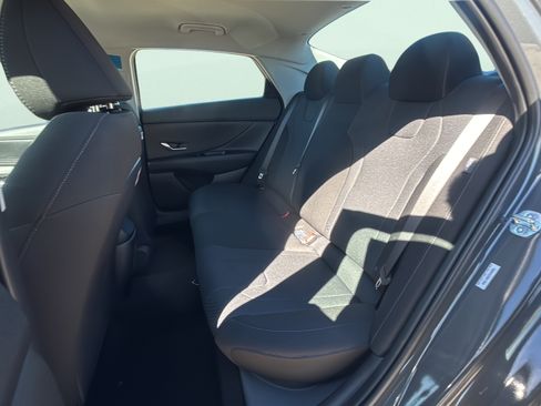 Certified 2026 Hyundai Elantra SE FWD image 19